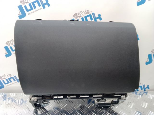 Ящик для перчаток 31393384 VOLVO