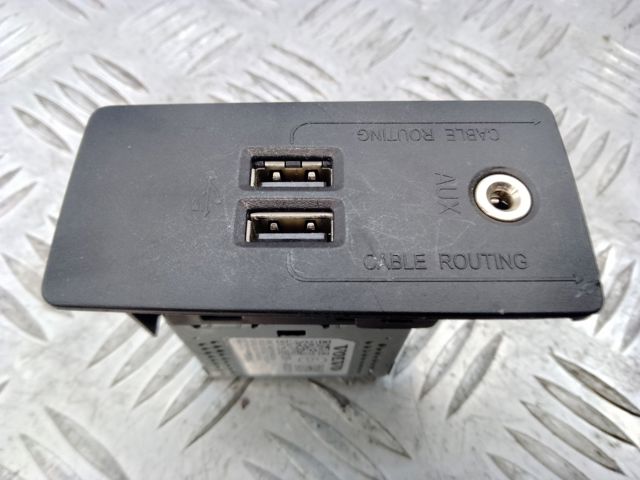 USB-разветвитель 31407038 VOLVO
