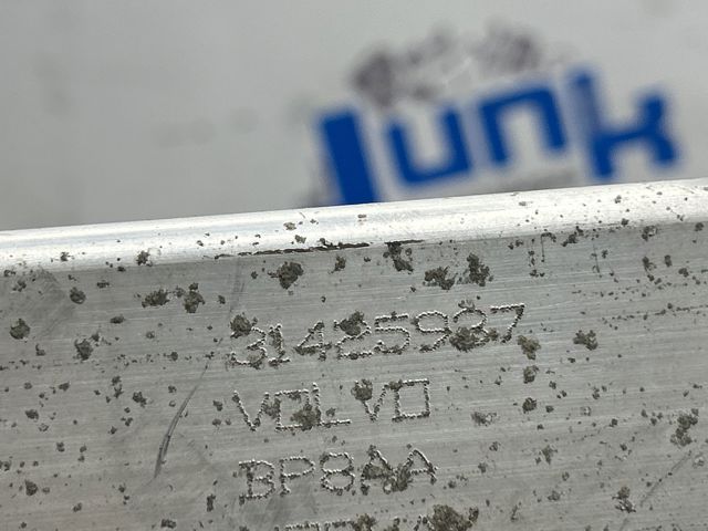 Суппорт радиатора верхний 31425937 VOLVO