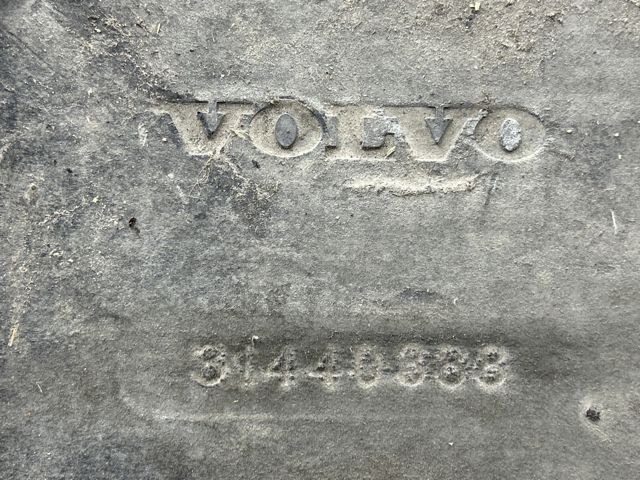 VOLVO 31440388 Защита двигателя передняя в наличии Украина