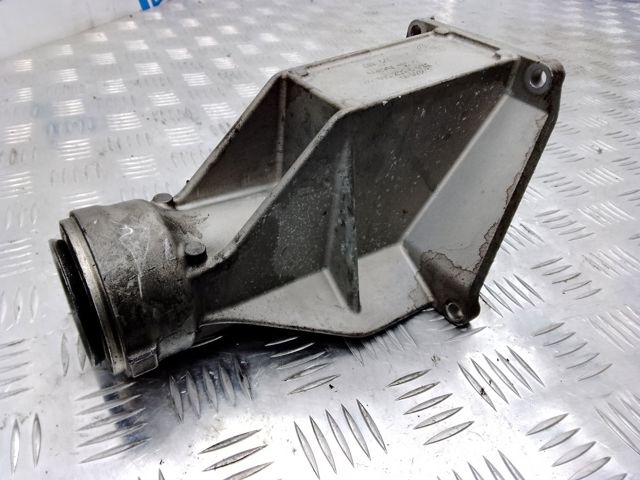 Опора подвесного подшипника передней полуоси 31507552539 BMW