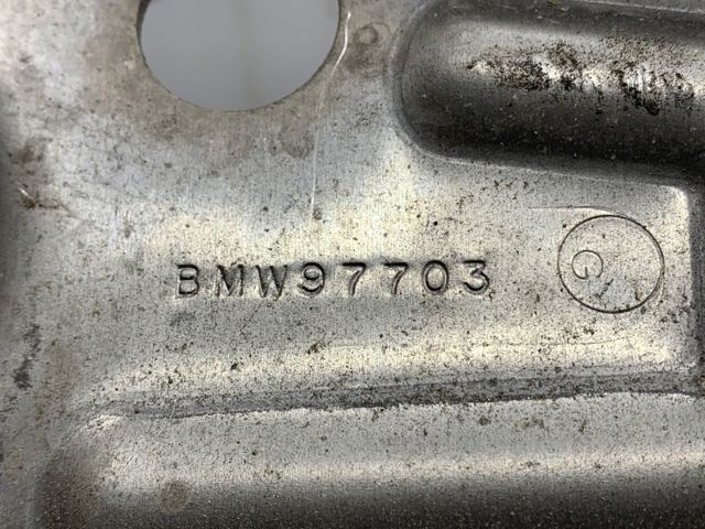 Кронштейн задней балки 33306885675 BMW