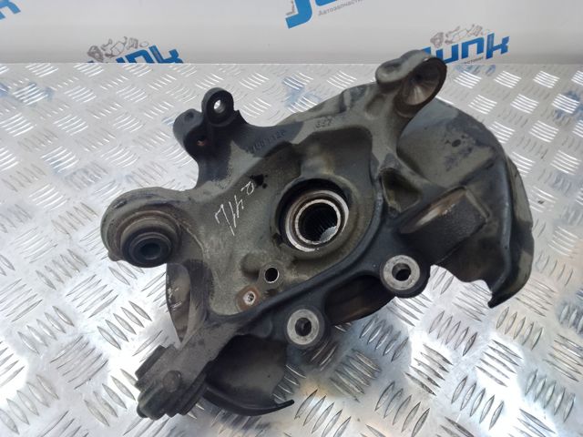 Кулак поворотный левый 33326792521 BMW