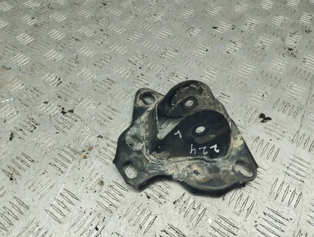 Кронштейн передний заднего продольного рычага 33326851581 BMW