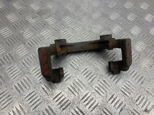 Скоба переднего суппорта 34116778147 BMW