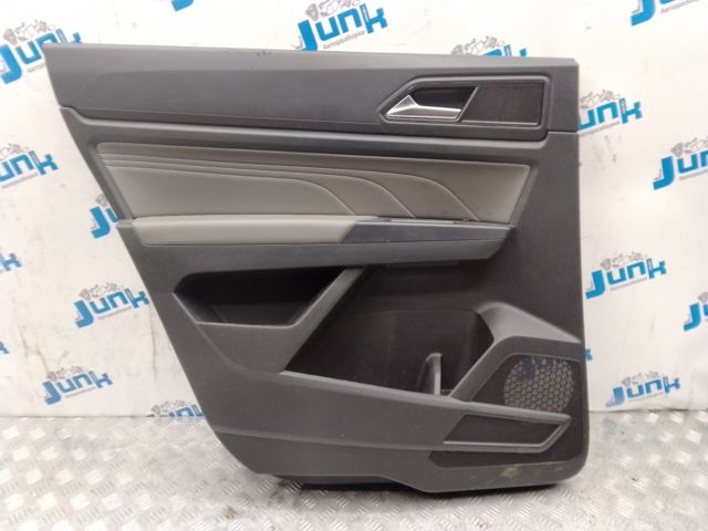 Облицовка задней правой двери 3CM867211HZUM VAG