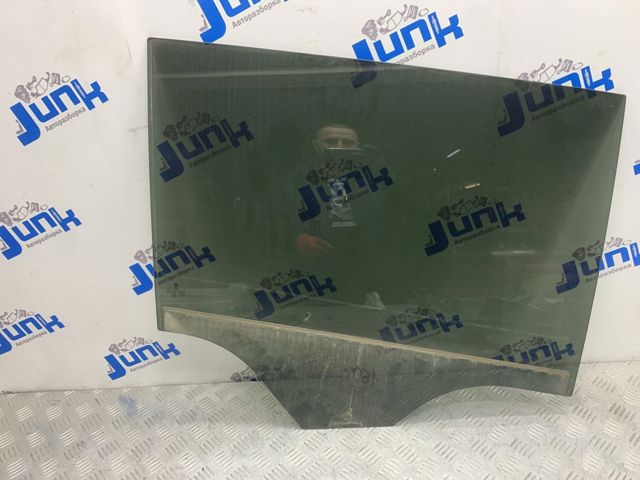 Стекло задней двери, правой 3CN845026 VAG