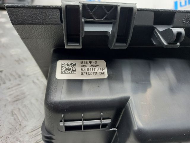 Бардачок 3CN857921A82V VAG