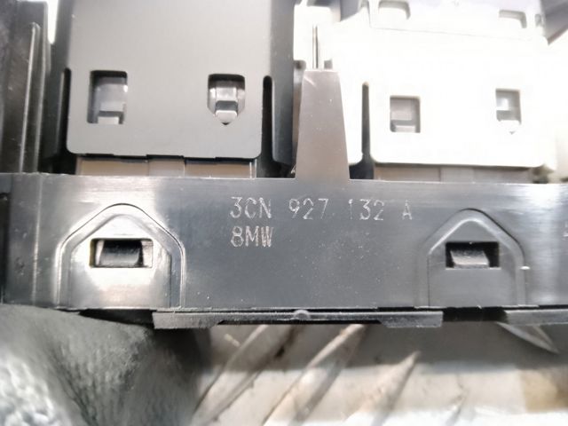 VAG 3CN927132A Блок кнопок центральной консоли в наличии Николаев