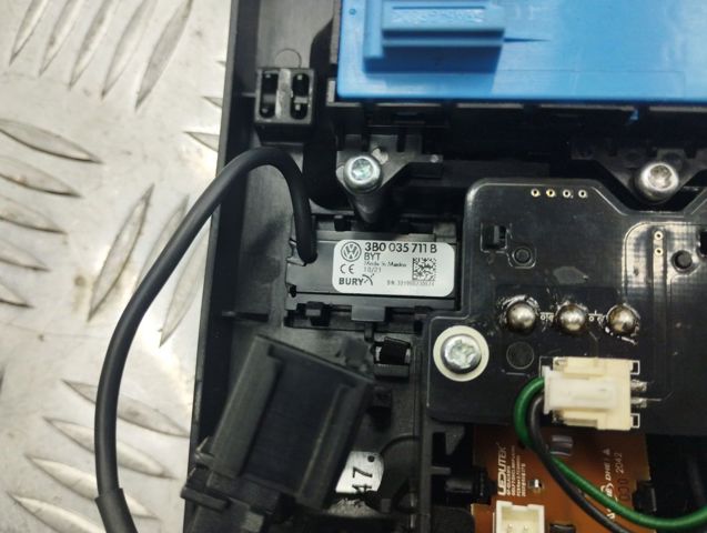 Плафон освещения кабины 3CN947105DYU VAG