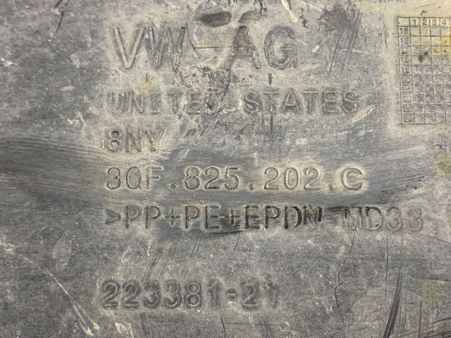 Защита днища, правая 3QF825202C VAG