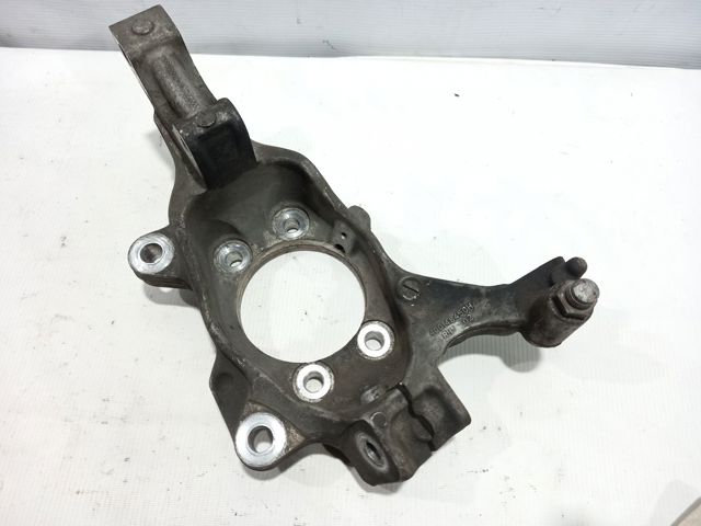 Цапфа (поворотный кулак) передний правый 400143JA0A NISSAN