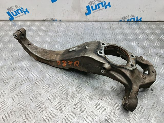 Цапфа (поворотный кулак) передний правый 400144GA0A NISSAN