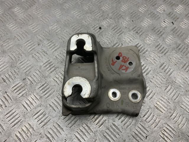 Кронштейн подушки (опоры) двигателя, правой 41032AJ050 SUBARU