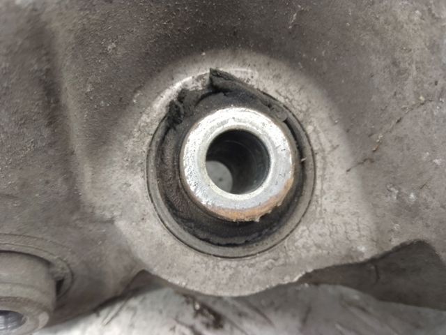 Цапфа поворотная правая 430181CA0B NISSAN