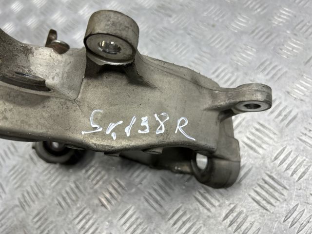 Кулак поворотный правый 430211AA0A NISSAN