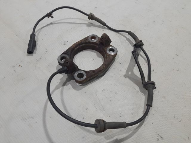 Кулак поворотный правый 43021BR50A NISSAN