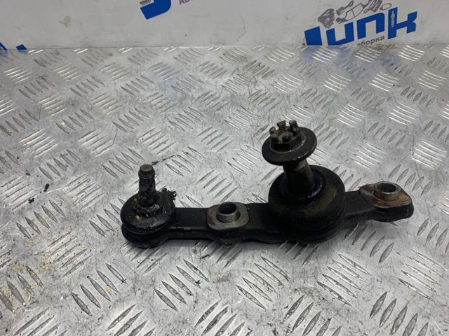 Правая нижняя шаровая опора 4333039865 TOYOTA
