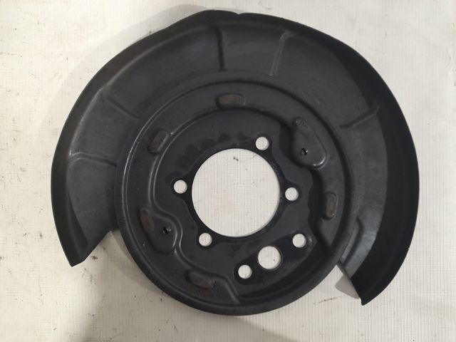 Пыльник тормозного диска заднего левый 440301MB6A NISSAN