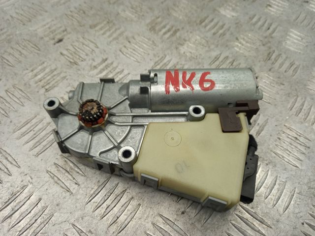 Мотор привода люка 4B0959591H VAG
