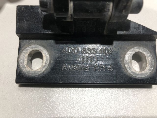 VAG 4D0833402 Петля двери задней правой в наличии Каменское