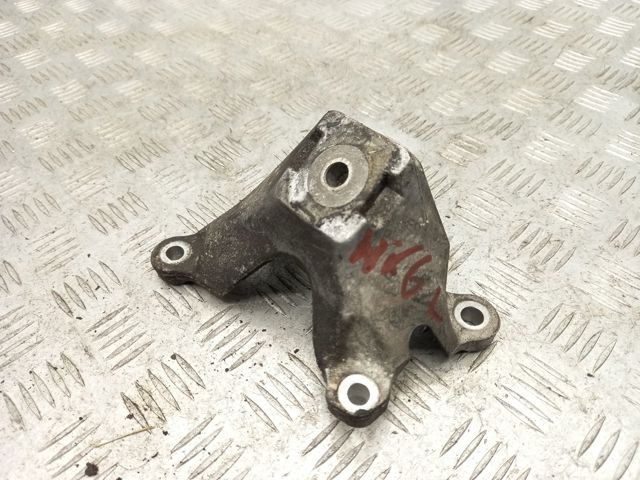 Кронштейн подушки (опоры) двигателя, левой 4F0199307M VAG