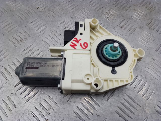 Моторчик стеклоподъемника двери задней, левой 4F0959801C VAG