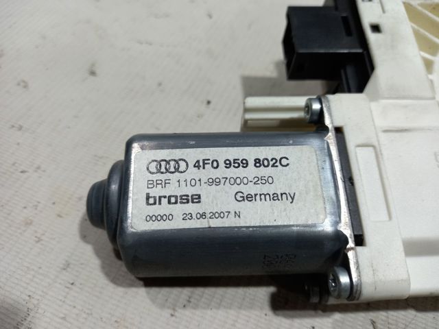 Моторчик стеклоподъемника двери задней, правой 4F0959802C VAG
