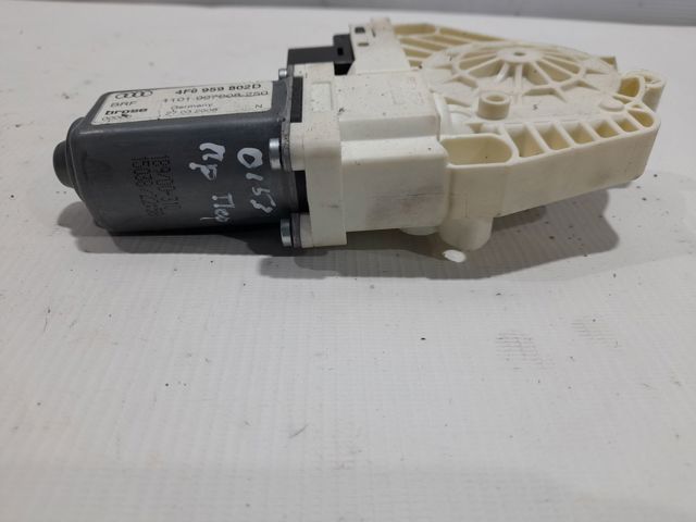 Мотор стеклоподъемника двери передней, правой 4F0959802D VAG