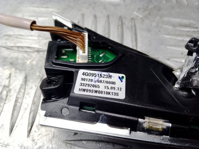 Блок кнопочных переключателей рулевого колеса 4G0951523HXHA VAG