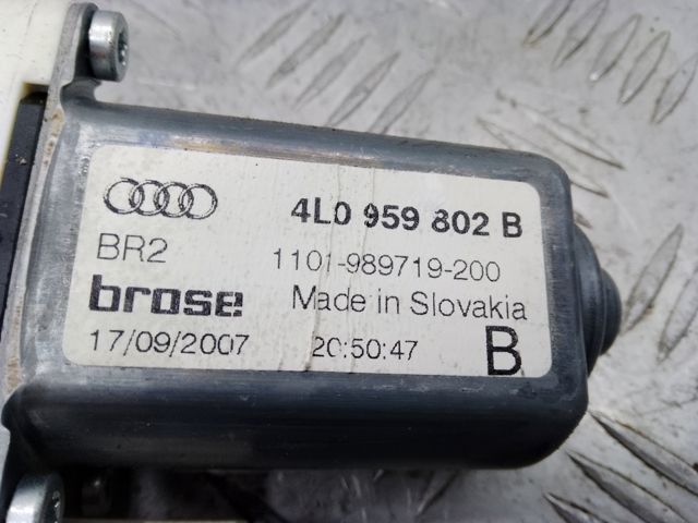 Моторчик стеклоподъемника двери задней, правой 4L0959802B VAG