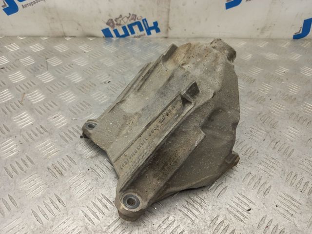 Кронштейн подушки (опоры) двигателя, левой 4M0199307BM VAG