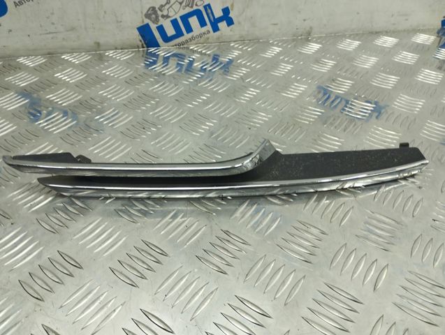 Молдинг решетки переднего бампера, правый Бмв 3