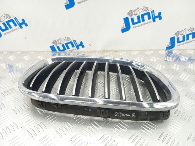 Решетка радиатора правая 51117295298 BMW