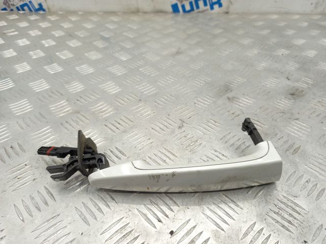 Ручка передней двери наружная, правая 51217332566 BMW
