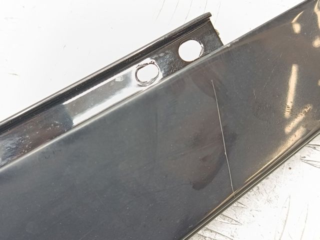 Накладка задней двери, правой, вертикальная 51357185234 BMW