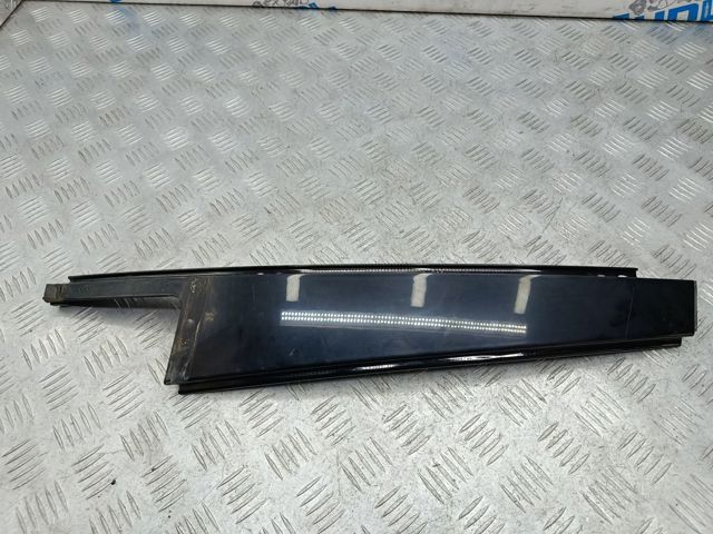 BMW 51357185234 Накладка двери задней правой вертикальная в наличии Черкассы