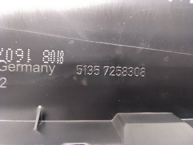 Накладка двери задней правой вертикальная 51357258308 BMW
