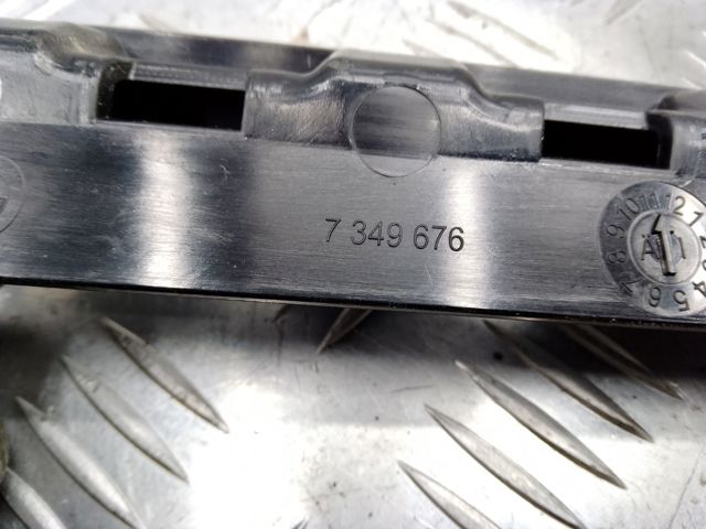 Накладка задней двери, правой, вертикальная 51357349676 BMW