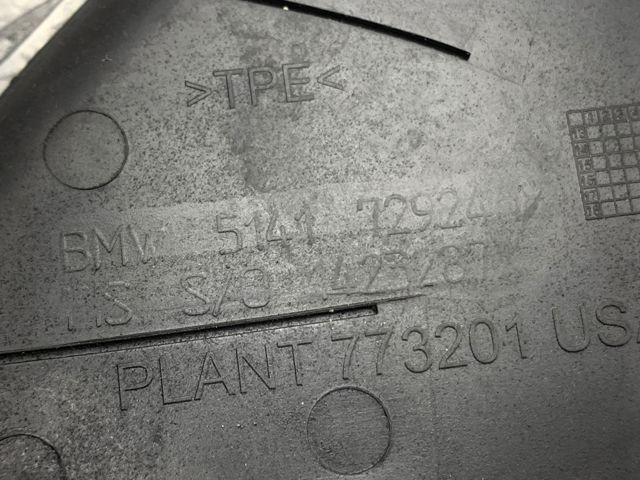 Накладка передней правой двери 51427292468 BMW
