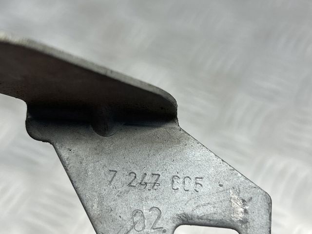 Кронштейн усилителя переднего бампера 51647247665 BMW