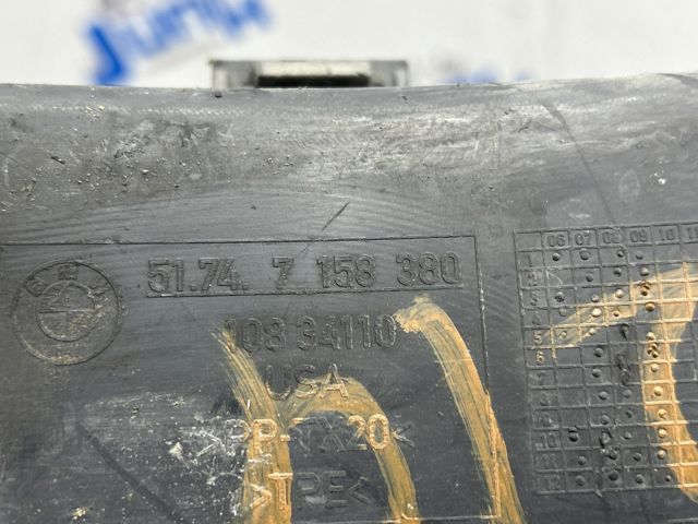 Воздуховод тормозного диска, правый 51747158380 BMW