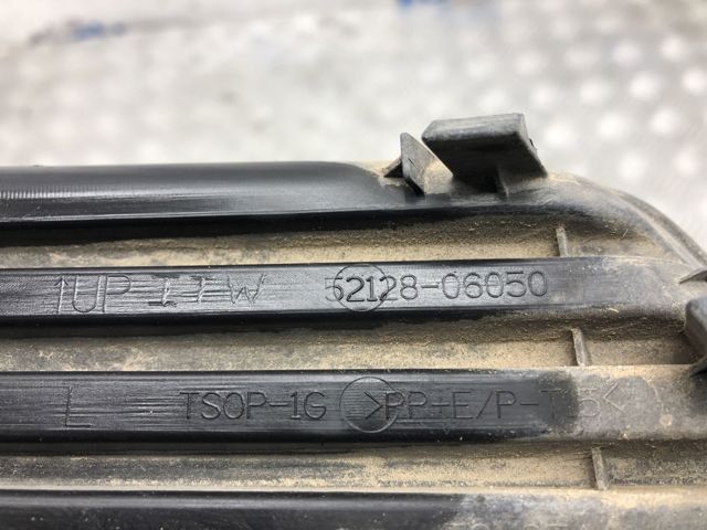 Противотуманная фара - вставка левая 5212806050 TOYOTA