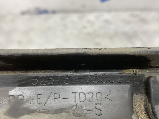 Левый кронштейн крепления бампера заднего 5257850030 TOYOTA