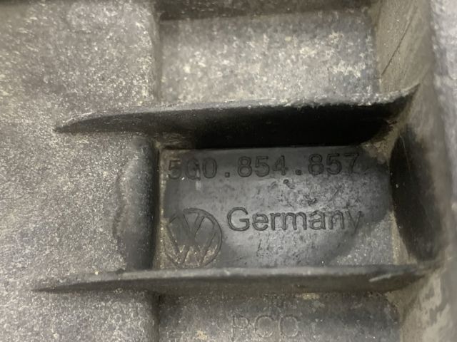 Брызговик задний, левый 5G0854857 VAG