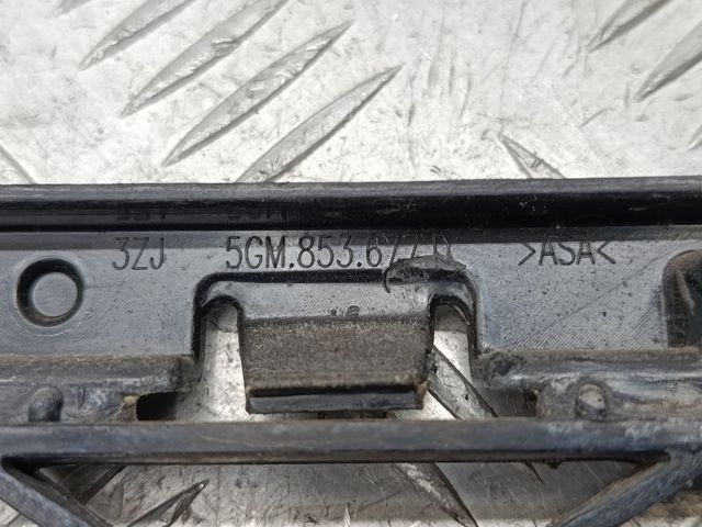 Решетка на бампер 5GM853677D9B9 VAG