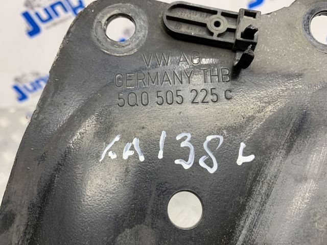 5Q0505225C Рычаг (тяга) задней подвески продольный нижний левый купить Харьков