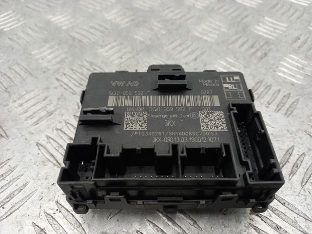 Блок комфорта передней двери 5Q0959592F VAG