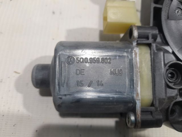 Мотор стеклоподъемника двери задней, правой 5Q0959802 VAG