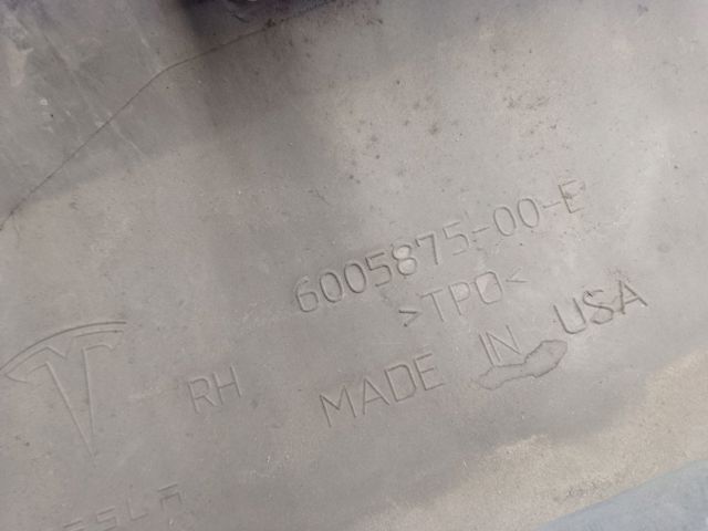 Накладка (молдинг) порога наружная правая 600587500E TESLA
